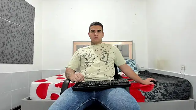 Snapshot of simookeler chatting on February 2026 12:32:02 PM simookeler online show from February 2026 12:32:02 PM