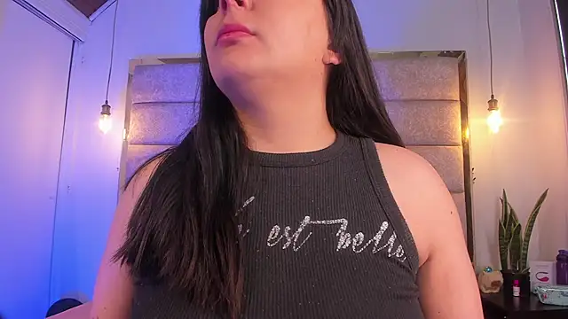 EmaJames25 online show from January 2026 01:49:01 PM