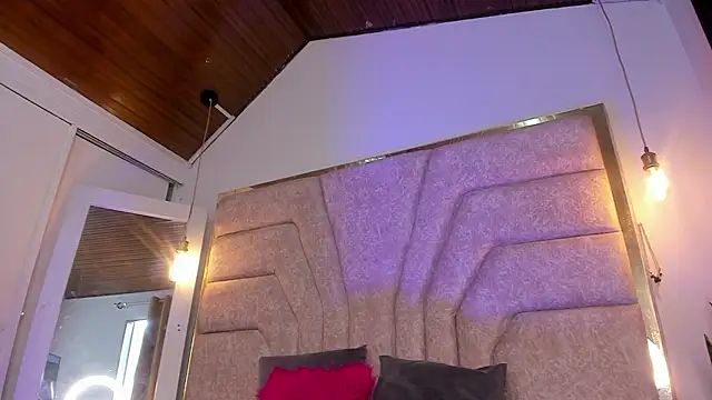 EmaJames25 online show from February 2026 07:37:01 PM