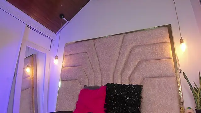 EmaJames25 online show from March 2026 06:58:01 PM