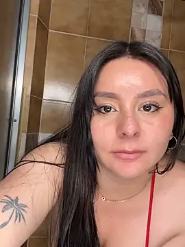 Snapshot of EmaJames25 chatting on April 2026 09:39:33 PM EmaJames25 online show from April 2026 09:39:33 PM