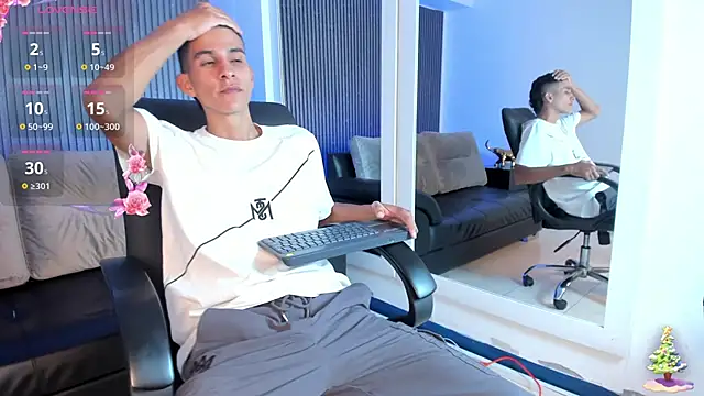 Snapshot of Aaron_Scoot chatting on December 2025 11:17:01 AM Aaron Scoot online show from December 2025 11:17:01 AM