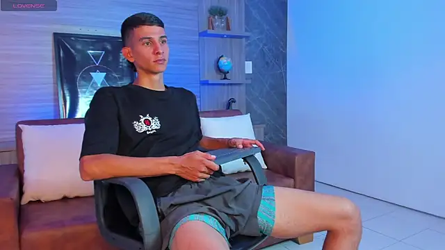 Snapshot of Aaron_Scoot chatting on January 2026 08:01:01 PM Aaron Scoot online show from January 2026 08:01:01 PM