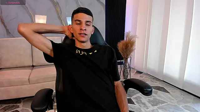 Snapshot of Aaron_Scoot chatting on March 2026 08:37:02 PM Aaron Scoot online show from March 2026 08:37:02 PM