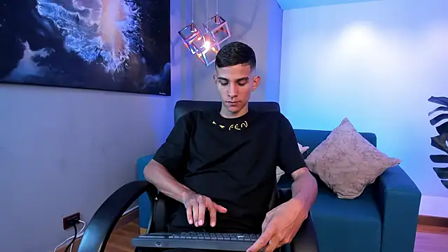 Aaron Scoot online show from April 2026 08:43:01 PM