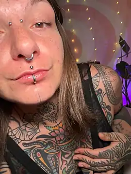 lizzardqueeen online show from March 2026 09:09:01 PM