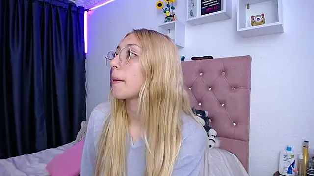 Soffy-brooks online show from October 2025 05:17:02 AM