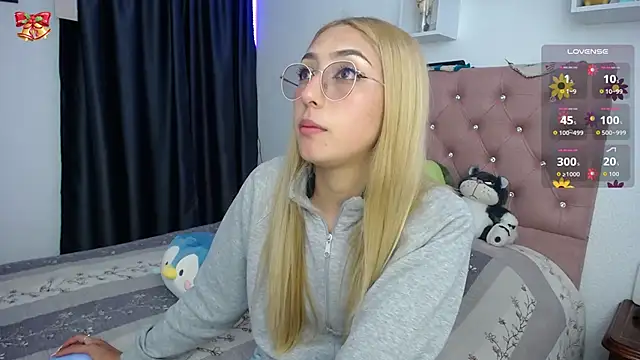 Snapshot of Soffy-brooks chatting on December 2025 03:33:01 AM Soffy-brooks online show from December 2025 03:33:01 AM