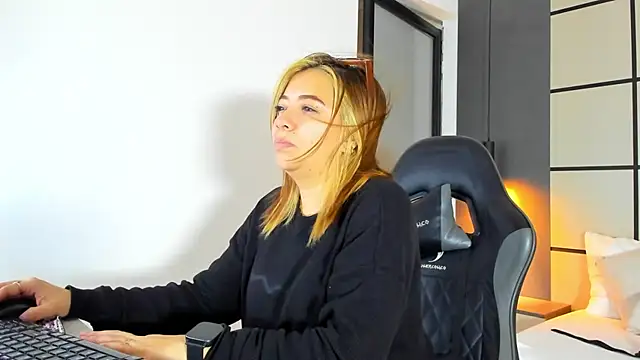 alma fenix online show from February 2026 12:45:01 PM