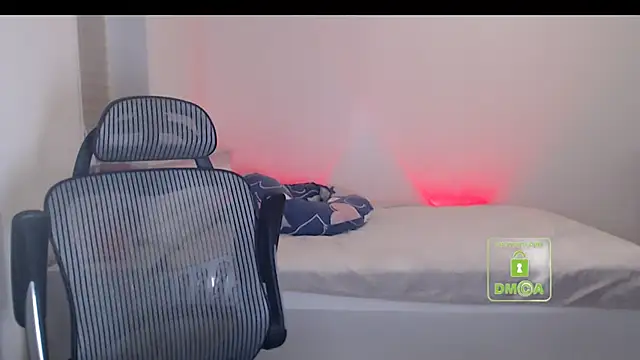 cute and hot online show from November 2025 03:45:01 PM