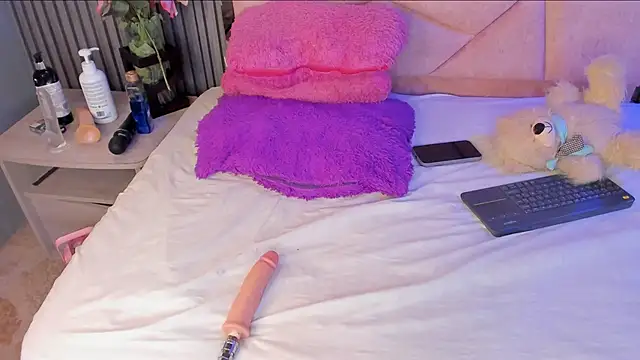 Snapshot of channel_guss chatting on February 2025 12:06:02 PM channel guss online show from February 2025 12:06:02 PM