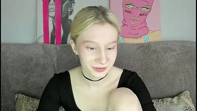 Snapshot of EnigmaSee chatting on November 2025 02:21:01 AM EnigmaSee online show from November 2025 02:21:01 AM