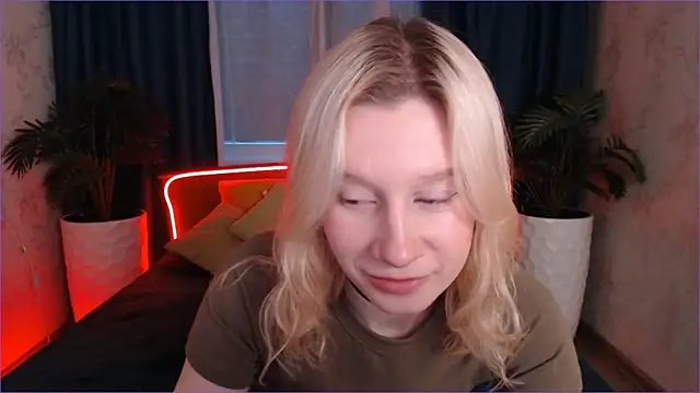 Snapshot of EnigmaSee chatting on November 2025 09:32:02 AM EnigmaSee online show from November 2025 09:32:02 AM