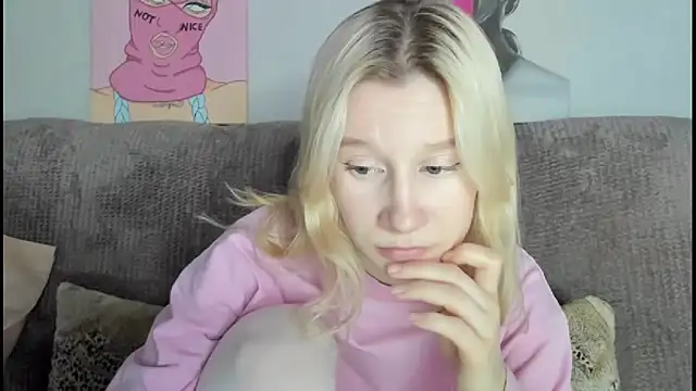 Snapshot of EnigmaSee chatting on November 2025 01:53:01 AM EnigmaSee online show from November 2025 01:53:01 AM