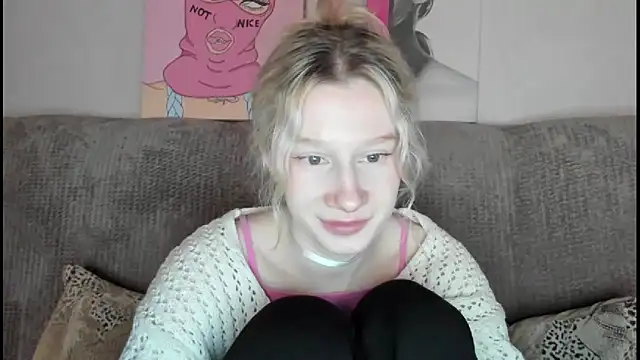 Snapshot of EnigmaSee chatting on December 2025 01:14:02 AM EnigmaSee online show from December 2025 01:14:02 AM