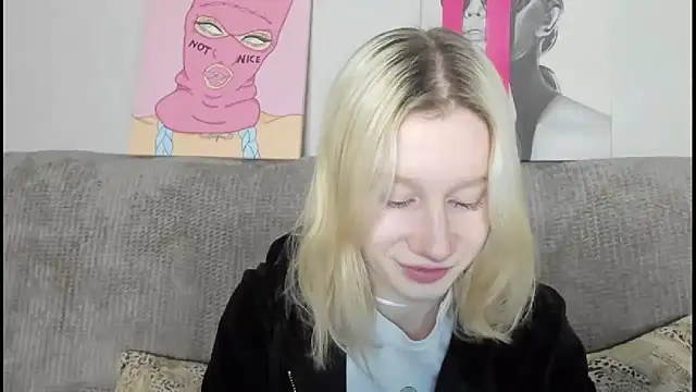 Snapshot of EnigmaSee chatting on December 2025 01:22:01 AM EnigmaSee online show from December 2025 01:22:01 AM