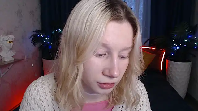 Snapshot of EnigmaSee chatting on December 2025 09:04:01 AM EnigmaSee online show from December 2025 09:04:01 AM