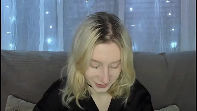 Snapshot of EnigmaSee chatting on December 2025 09:16:01 AM EnigmaSee online show from December 2025 09:16:01 AM