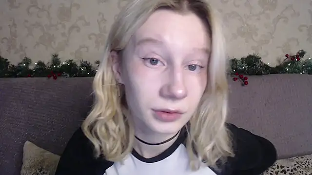 Snapshot of EnigmaSee chatting on December 2025 01:58:02 AM EnigmaSee online show from December 2025 01:58:02 AM