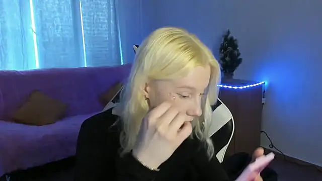 Snapshot of EnigmaSee chatting on January 2026 09:00:01 AM EnigmaSee online show from January 2026 09:00:01 AM