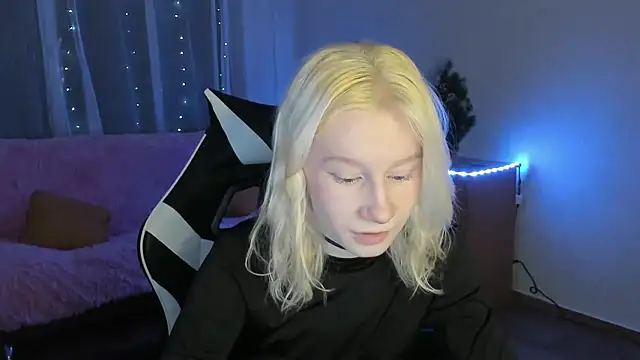 Snapshot of EnigmaSee chatting on January 2026 01:08:02 AM EnigmaSee online show from January 2026 01:08:02 AM