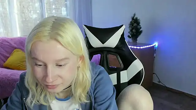 Snapshot of EnigmaSee chatting on January 2026 09:03:01 AM EnigmaSee online show from January 2026 09:03:01 AM