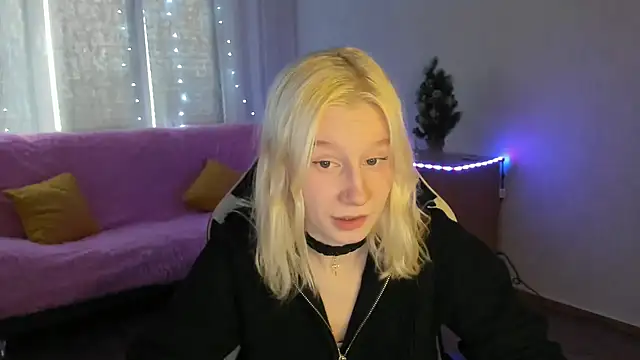 Snapshot of EnigmaSee chatting on January 2026 09:25:01 AM EnigmaSee online show from January 2026 09:25:01 AM