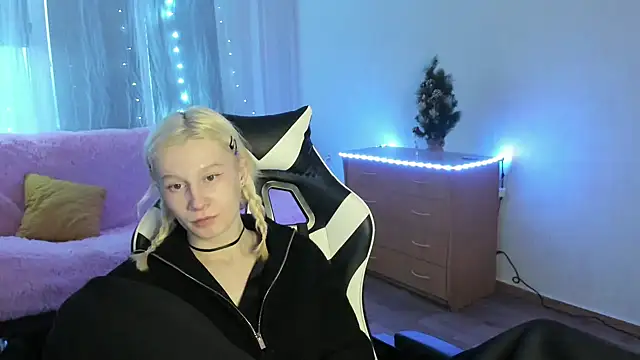 Snapshot of EnigmaSee chatting on January 2026 02:15:01 AM EnigmaSee online show from January 2026 02:15:01 AM