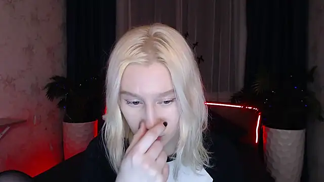 Snapshot of EnigmaSee chatting on February 2026 09:13:01 PM EnigmaSee online show from February 2026 09:13:01 PM