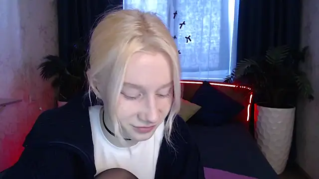 Snapshot of EnigmaSee chatting on February 2026 09:14:01 AM EnigmaSee online show from February 2026 09:14:01 AM