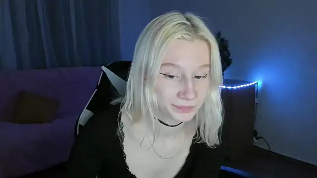 Snapshot of EnigmaSee chatting on February 2026 04:00:01 PM EnigmaSee online show from February 2026 04:00:01 PM