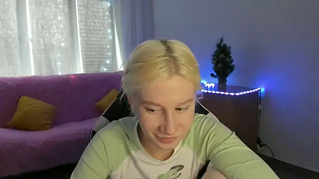 Snapshot of EnigmaSee chatting on February 2026 04:05:02 AM EnigmaSee online show from February 2026 04:05:02 AM