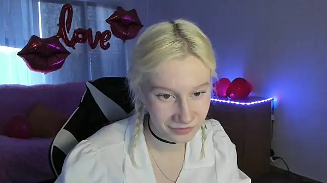 Snapshot of EnigmaSee chatting on February 2026 01:35:02 AM EnigmaSee online show from February 2026 01:35:02 AM