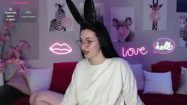 Fluffy Tiffy online show from February 2025 07:03:01 AM