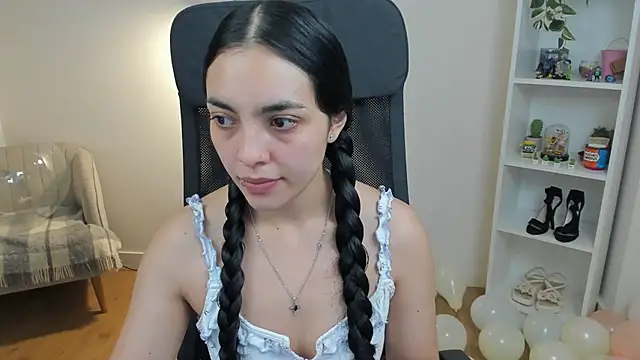  BellaEvans  online show from May 2026 04:50:01 AM