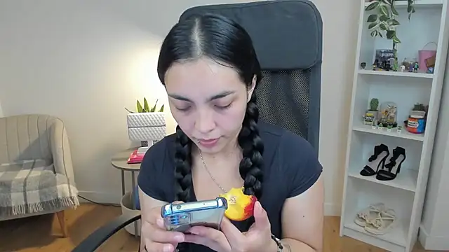  BellaEvans  online show from May 2026 04:51:01 AM