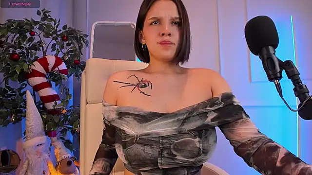 Snapshot of AdalynGlows chatting on December 2024 12:58:02 PM AdalynGlows online show from December 2024 12:58:02 PM