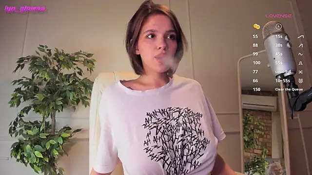 Snapshot of AdalynGlows chatting on November 2025 11:41:01 PM AdalynGlows online show from November 2025 11:41:01 PM