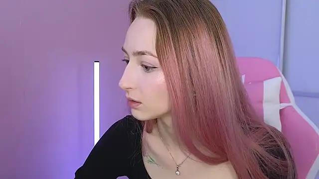 Snapshot of MichaDenver chatting on December 2024 07:04:01 AM MichaDenver online show from December 2024 07:04:01 AM