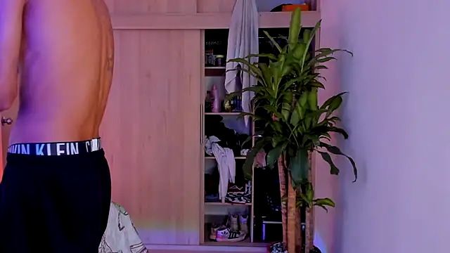 aldrinwhite online show from November 2025 04:44:01 PM