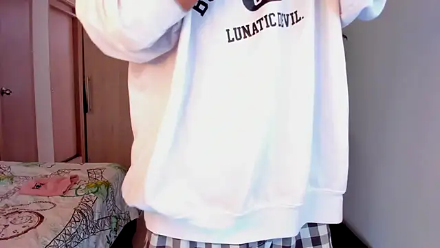 aldrinwhite online show from December 2025 04:00:01 PM