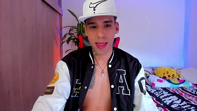 aldrinwhite online show from April 2026 07:00:01 PM