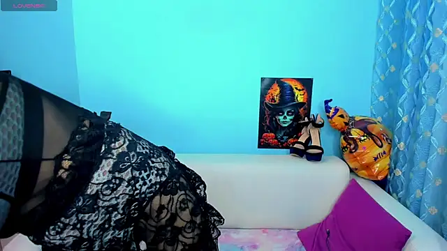 LindaaLu online show from November 2025 02:12:01 AM