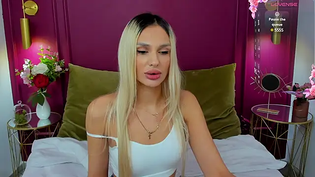 Snapshot of MissLoou chatting on February 2025 09:43:01 AM MissLoou online show from February 2025 09:43:01 AM