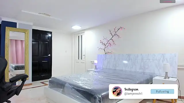 charolbruce 1 online show from April 2026 11:46:02 AM