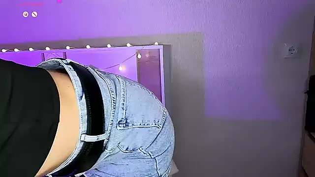 Snapshot of Belochka_a chatting on December 2024 08:47:02 PM Belochka a online show from December 2024 08:47:02 PM