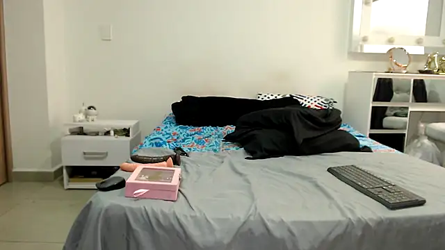 Snapshot of AnnieRoss69 chatting on December 2025 04:33:01 PM AnnieRoss69 online show from December 2025 04:33:01 PM