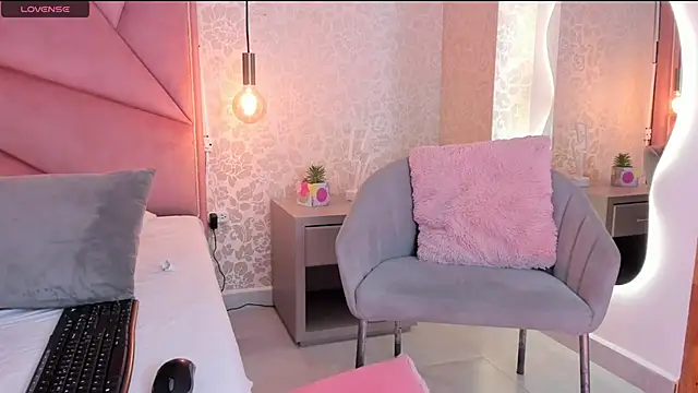 Snapshot of salome-brown chatting on December 2024 08:29:01 PM salome-brown online show from December 2024 08:29:01 PM