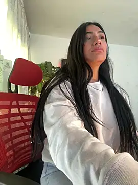 emmily d online show from November 2025 06:23:02 PM