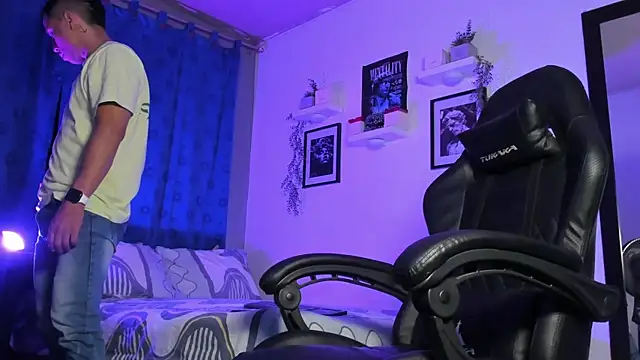 Snapshot of ThomsEvery_ chatting on September 2025 02:47:02 AM ThomsEvery online show from September 2025 02:47:02 AM